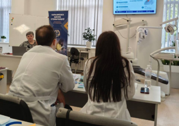 Мікроскопи, фантоми та пародонтологія: готуємо нову еліту стоматології в Каразінському!